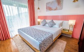 The Breeze Luxury Apartment